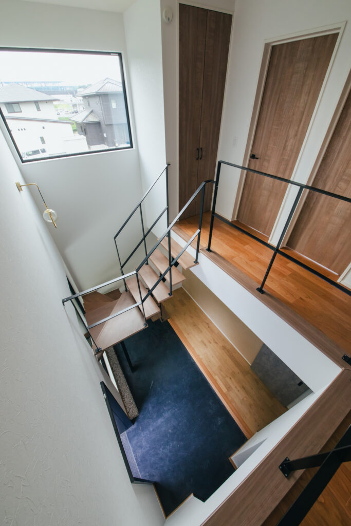吹抜けの手摺デザインをご紹介